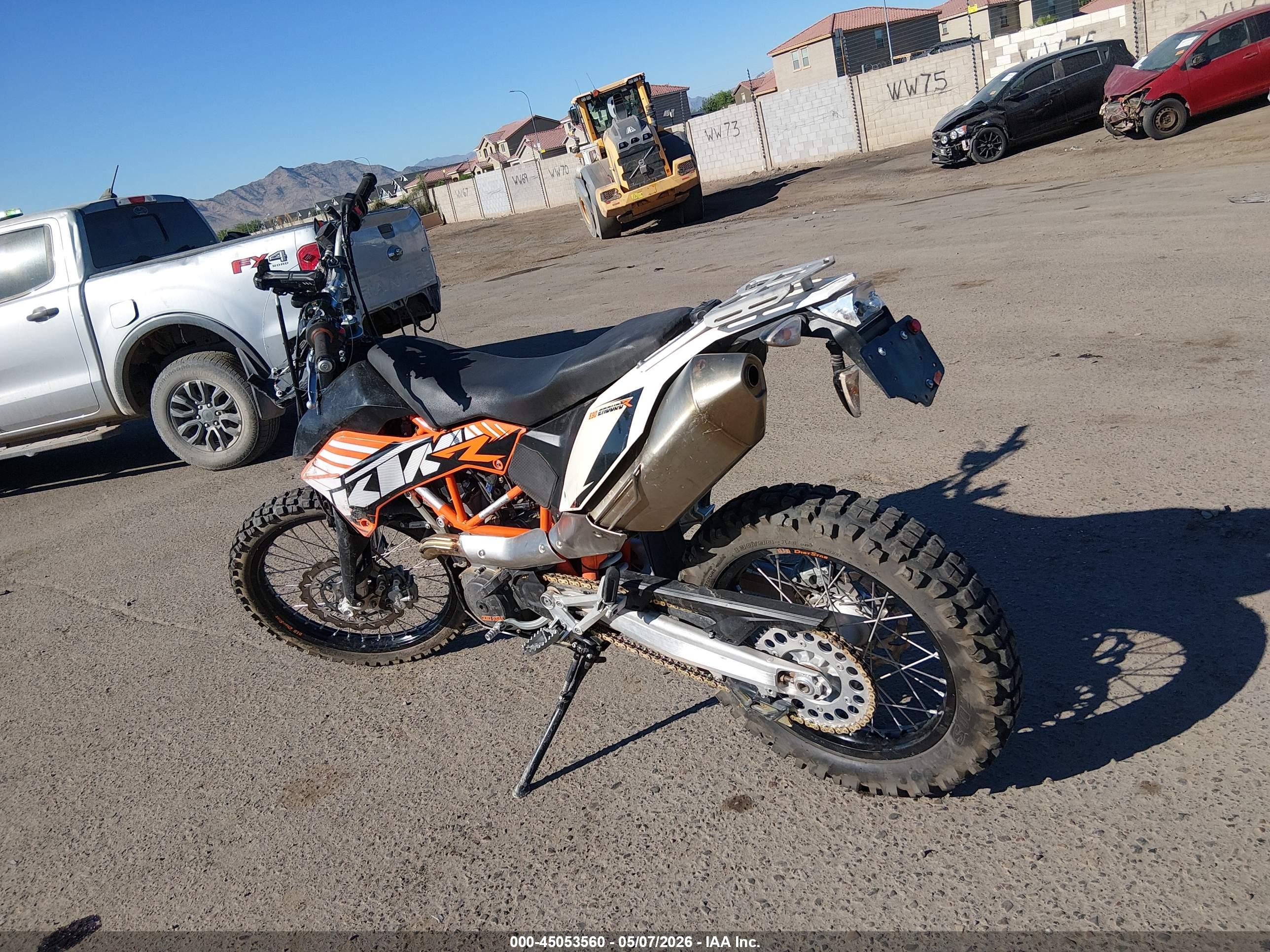 2013 KTM 690 supermoto — VIN VBKLET404DM750248 — photo 3